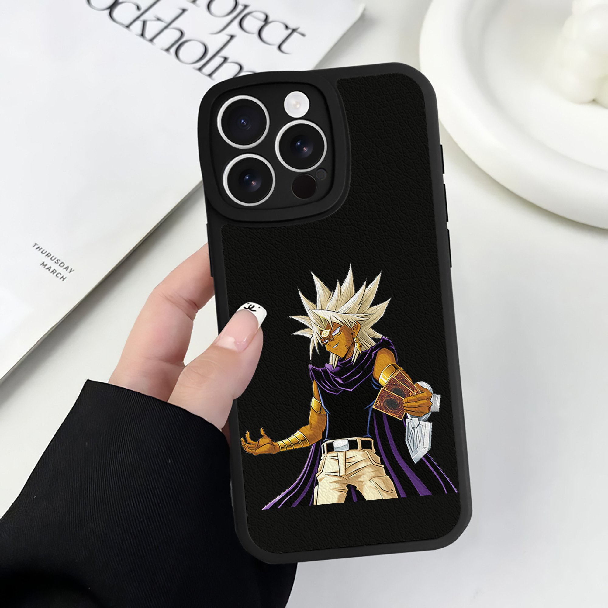 遊☆戯☆王 Yu-Gi-Oh! 【iPhone 16シリーズ対応】シリコンスマホケース（レザー調） 材質：シリコン